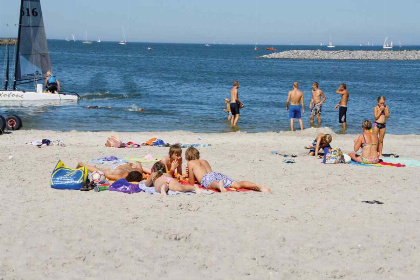 035 4 persoons chalet met serre aan het water nabij Medemblik