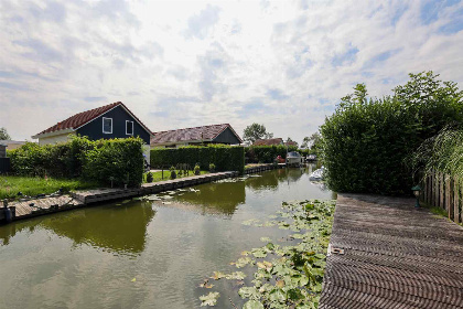 012 Luxe 6 persoons vakantiehuis in Wervershoof aan het water en nabij het IJsselmeer