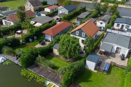 016 Luxe 6 persoons vakantiehuis in Wervershoof aan het water en nabij het IJsselmeer