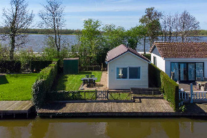 Mooi 3 persoons vakantiehuis aan viswater nabij Medemblik aan het IJsselmeer