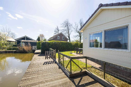 009 Mooi 3 persoons vakantiehuis aan viswater nabij Medemblik aan het IJsselmeer