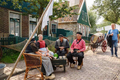 034 Mooi 3 persoons vakantiehuis aan viswater nabij Medemblik aan het IJsselmeer