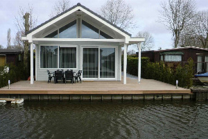 Vakantiehuis voor 6 personen, met terras aan het water in Wervershoof aan het IJsselmeer