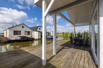 009 Vakantiehuis voor 6 personen, met terras aan het water in Wervershoof aan het IJsselmeer