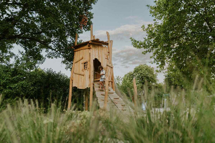 017 Moderne 4 persoons Tiny House met uitzicht op de bossen, in Balkbrug