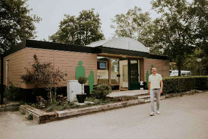 019 Moderne 4 persoons Tiny House met uitzicht op de bossen, in Balkbrug