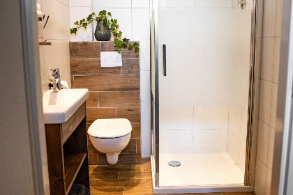 007 Knus 2 persoons appartement met uitzicht op het water en maritiem interieur in Blokzijl