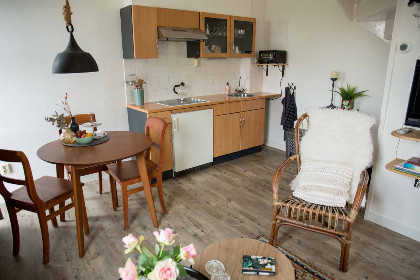 013 Knus 2 persoons appartement met uitzicht op het water en maritiem interieur in Blokzijl