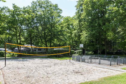 021 Chalet voor 4 personen met terras aan het water in Steenwijk