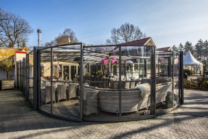 027 Chalet voor 4 personen met terras aan het water in Steenwijk