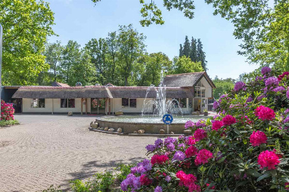 014 Luxe zes persoons chalet op familiepark in de bossen