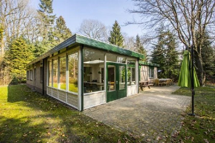 008 Ruime 20 persoons bungalow met een zeer royale tuin