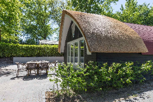 Zespersoons luxe vakantiehuis op familiepark nabij de Weerribben