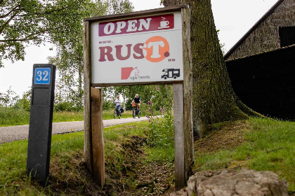 021 Gezellig boerderij appartement voor 4 personen op een camping in het landelijke Den Ham