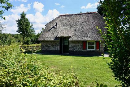 011 Vrijstaande zespersoons vakantieboerderij op een vakantiepark in Den Ham