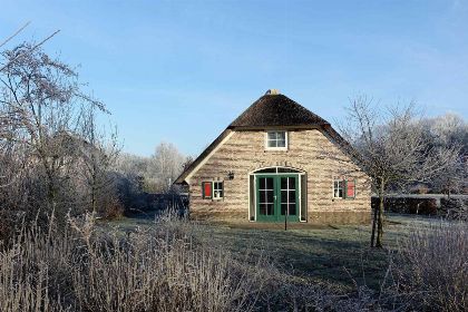 016 Vrijstaande zespersoons vakantieboerderij op een vakantiepark in Den Ham