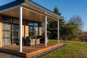 Lodge voor 4 personen met hottub aan de bosrand van Vakantiecentrum 't Schuttenbelt