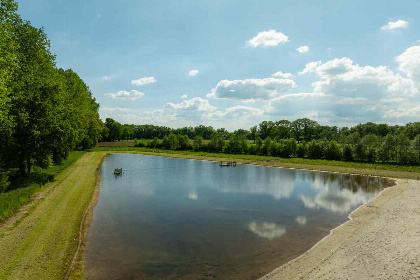 018 Lodge voor 4 personen met hottub aan de bosrand van Vakantiecentrum 't Schuttenbelt