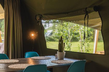 006 Luxe Lodgetent XL met prive sanitair | 4 pers