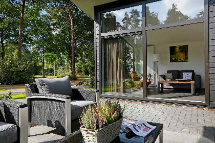 005 Mooie 4 persoons Lodge met prive sauna op een vakantiepark nabij Enter   Salland