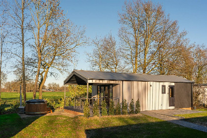 001 Terras Lodge met sauna en hottub   2 personen