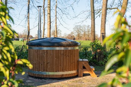 002 Weideblik met hottub   4 persoons