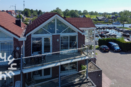 021 6 persoons appartement in Giethoorn met uitzicht over het water