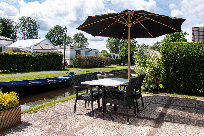 002 6 persoons vakantiehuis aan het water, te midden in het oude centrum van Giethoorn