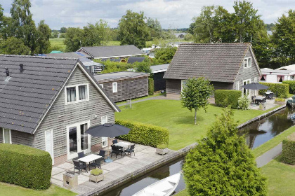 009 6 persoons vakantiehuis aan het water, te midden in het oude centrum van Giethoorn