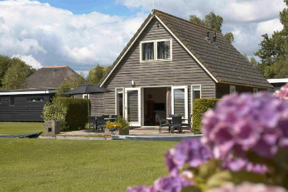 015 6 persoons vakantiehuis aan het water, te midden in het oude centrum van Giethoorn