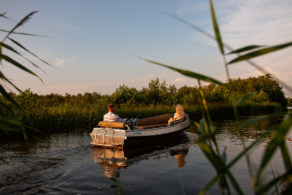 018 6 persoons vakantiehuis aan het water, te midden in het oude centrum van Giethoorn