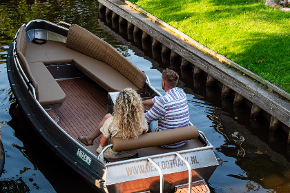 024 6 persoons vakantiehuis aan het water, te midden in het oude centrum van Giethoorn