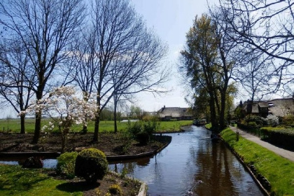 030 6 persoons vakantiehuis aan het water, te midden in het oude centrum van Giethoorn