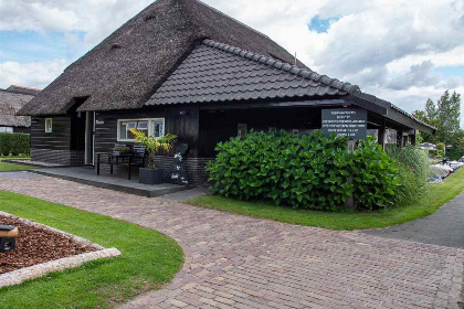 035 6 persoons vakantiehuis aan het water, te midden in het oude centrum van Giethoorn