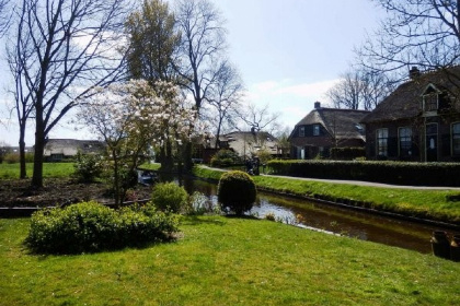 039 6 persoons vakantiehuis aan het water, te midden in het oude centrum van Giethoorn