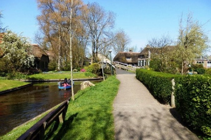 041 6 persoons vakantiehuis aan het water, te midden in het oude centrum van Giethoorn