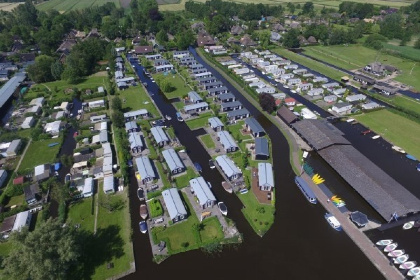 010 Chalet voor 4 personen aan het water op een vakantiepark in Giethoorn, Overijssel