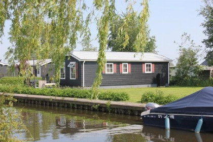 003 Chalet voor 4 personen op een vakantiepark aan het water in Giethoorn, Overijssel