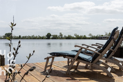 002 Comfortabele 2 persoons woonboot nabij Giethoorn met prachtig uitzicht over het meer