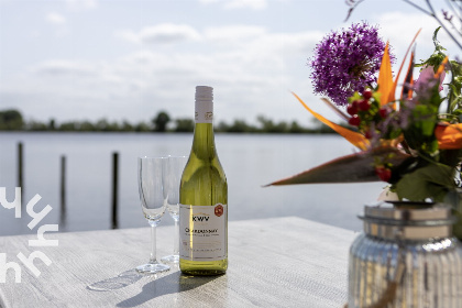 008 Comfortabele 2 persoons woonboot nabij Giethoorn met prachtig uitzicht over het meer