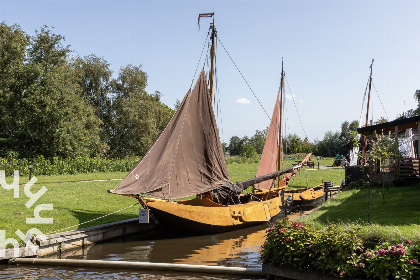 020 Comfortabele 2 persoons woonboot nabij Giethoorn met prachtig uitzicht over het meer