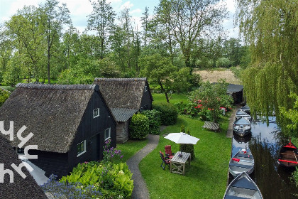 010 Fraai gelegen 2 persoons vakantiehuisje met uitzicht op natuurgebied in Giethoorn