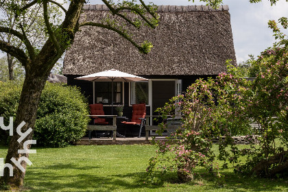 012 Fraai gelegen 2 persoons vakantiehuisje met uitzicht op natuurgebied in Giethoorn