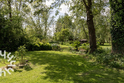 013 Fraai gelegen 2 persoons vakantiehuisje met uitzicht op natuurgebied in Giethoorn