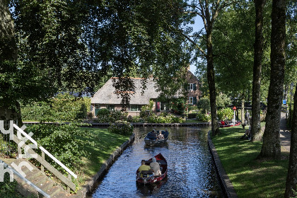 015 Fraai gelegen 2 persoons vakantiehuisje met uitzicht op natuurgebied in Giethoorn