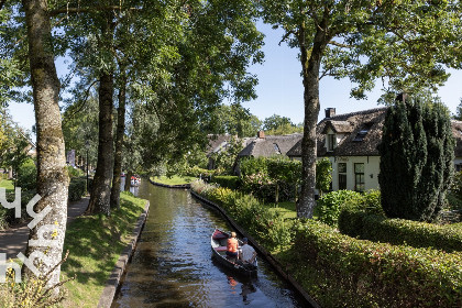 029 Fraai gelegen 2 persoons vakantiehuisje met uitzicht op natuurgebied in Giethoorn