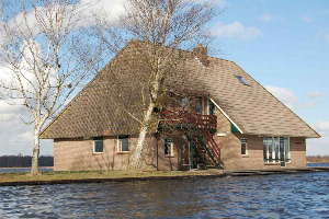 Groepsaccommodatie voor 46 personen gelegen op de 'Bovenwijde' in Giethoorn