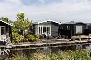 Heerlijk 4 persoons chalet aan het water gelegen