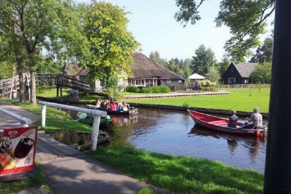 014 Heerlijk chalet op Chaletpark Kroondomein in Giethoorn met uitzicht over het meer!