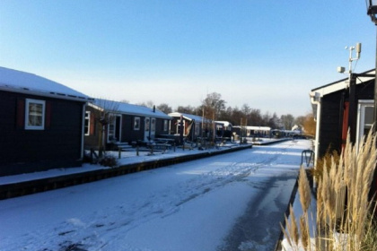 016 Heerlijk chalet op Chaletpark Kroondomein in Giethoorn met uitzicht over het meer!